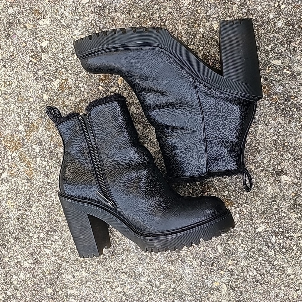 Dr. Martens MAGDALENA FL BLACK STONE HEELED BOOT Size 10L - Picture 6 of 12